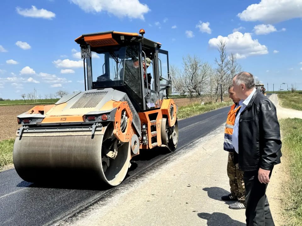 Василий Грабован: В селе Кремнёвка на завершающем этапе находится ремонт улицы Ленина Василий Грабован: В селе Кремнёвка на завершающем этапе находится ремонт улицы Ленина