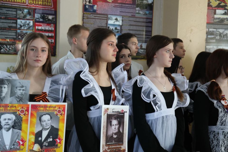 Галина Огнёва: Этим весенним майским утром выехала в МОУ «Изобильненская школа имени Э. У. Чалбаша», где прошла торжественная линейка, посвященная 81-й годовщине Великой Победы Галина Огнёва: Этим весенним майским утром выехала в МОУ «Изобильненская школа имени Э. У. Чалбаша», где прошла торжественная линейка, посвященная 81-й годовщине Великой Победы