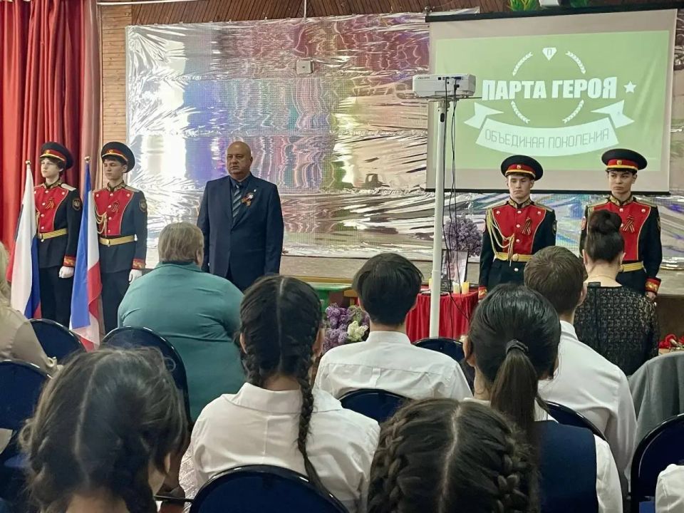 Антон Кравец: Сегодня в Уваровской школе состоялось торжественное открытие «Парты Героя», посвящённой выпускнику учреждения, сержанта Бережному Сергею Николаевичу, погибшему при исполнении воинского долга Антон Кравец: Сегодня в Уваровской школе состоялось торжественное открытие «Парты Героя», посвящённой выпускнику учреждения, сержанта Бережному Сергею Николаевичу, погибшему при исполнении воинского долга