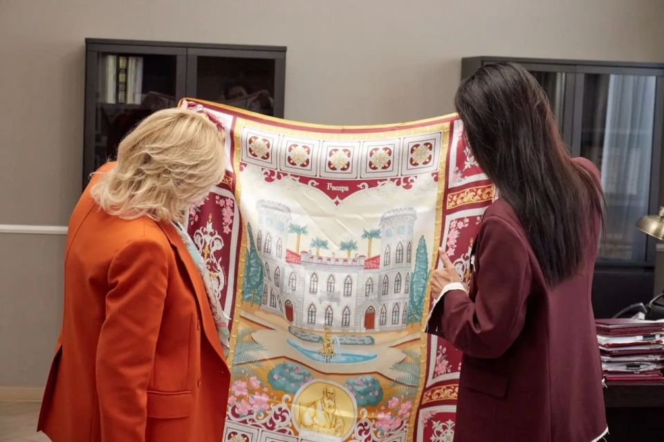 Янина Павленко: Минутка шелковой нежности в суматохе предпраздничного дня Янина Павленко: Минутка шелковой нежности в суматохе предпраздничного дня