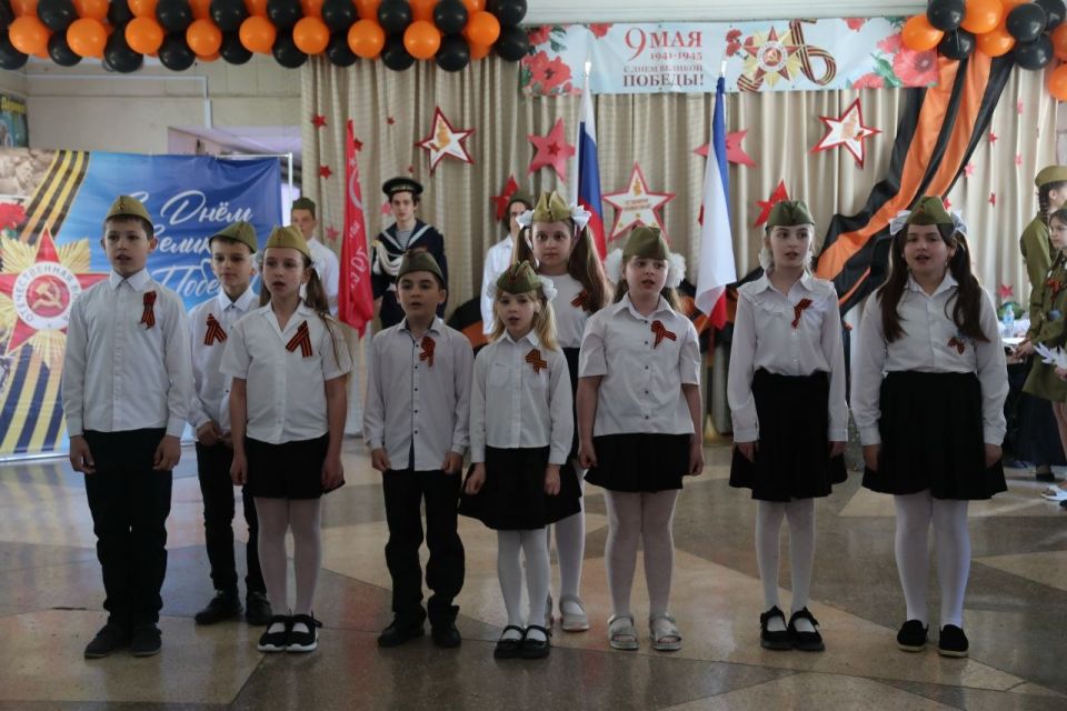 Галина Огнёва: Этим весенним майским утром выехала в МОУ «Изобильненская школа имени Э. У. Чалбаша», где прошла торжественная линейка, посвященная 81-й годовщине Великой Победы Галина Огнёва: Этим весенним майским утром выехала в МОУ «Изобильненская школа имени Э. У. Чалбаша», где прошла торжественная линейка, посвященная 81-й годовщине Великой Победы