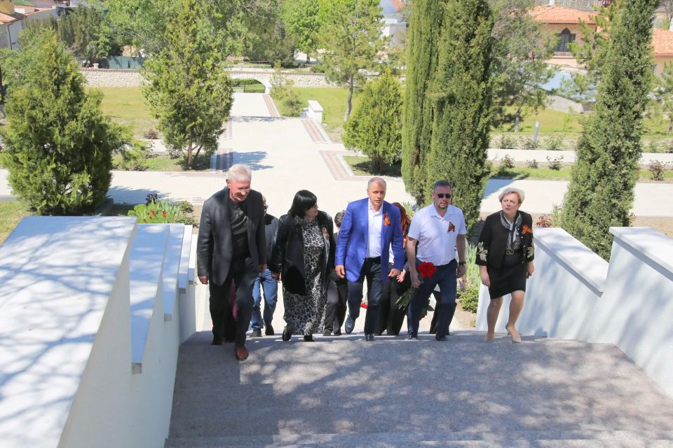 В Бахчисарае и поселке Научный почтили память павших защитников Родины в годы Великой Отечественной войны В Бахчисарае и поселке Научный почтили память павших защитников Родины в годы Великой Отечественной войны