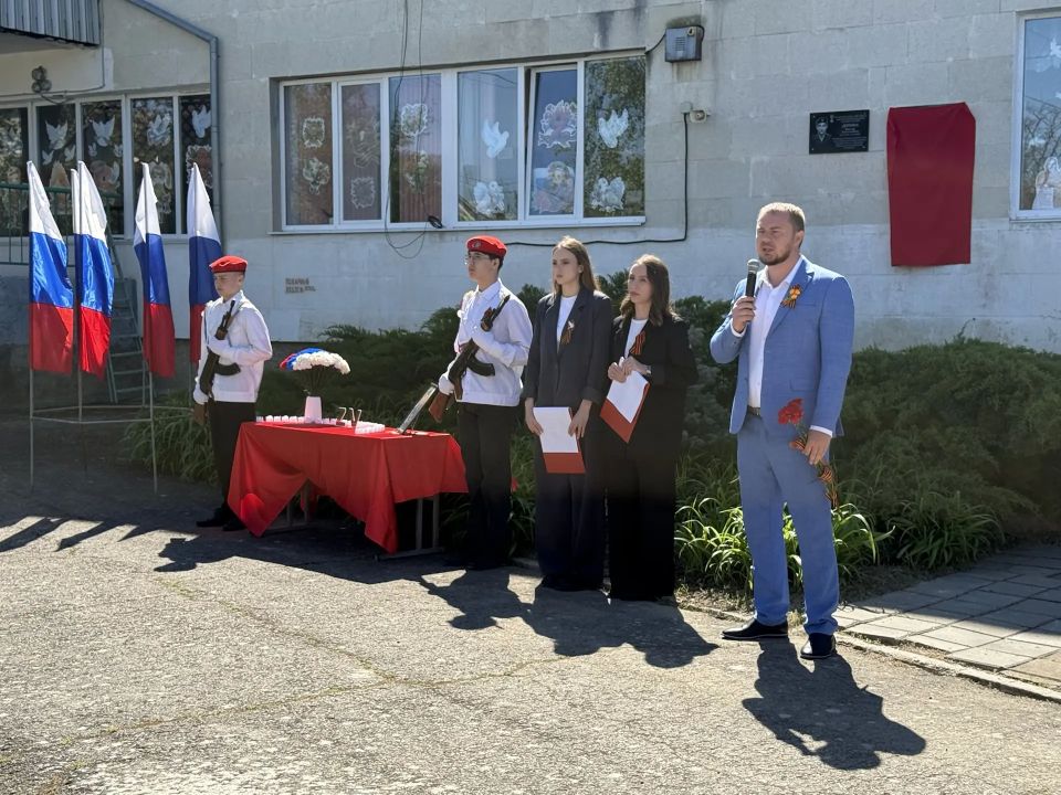 Антон Кравец: ..Герой не гибнет умирая. Двойная жизнь ему дана Антон Кравец: ..Герой не гибнет умирая. Двойная жизнь ему дана