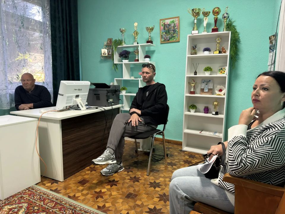 Антон Кравец: Провел выездную встречу с собственниками многоквартирных домов в с.Михайловка, ул.Черфаса 21, ул.Черфаса 19, ул.Черфаса 8, ул.Черфаса 27. Совместно с председателем сельского совета Надеждой Бытковой пообщались... Антон Кравец: Провел выездную встречу с собственниками многоквартирных домов в с.Михайловка, ул.Черфаса 21, ул.Черфаса 19, ул.Черфаса 8, ул.Черфаса 27. Совместно с председателем сельского совета Надеждой Бытковой пообщались...