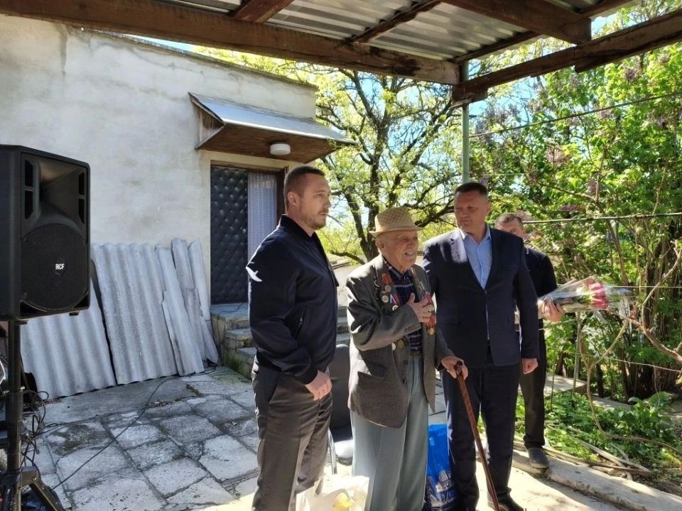 В Крыму проходит акция «В гости к ветерану» В Крыму проходит акция «В гости к ветерану»
