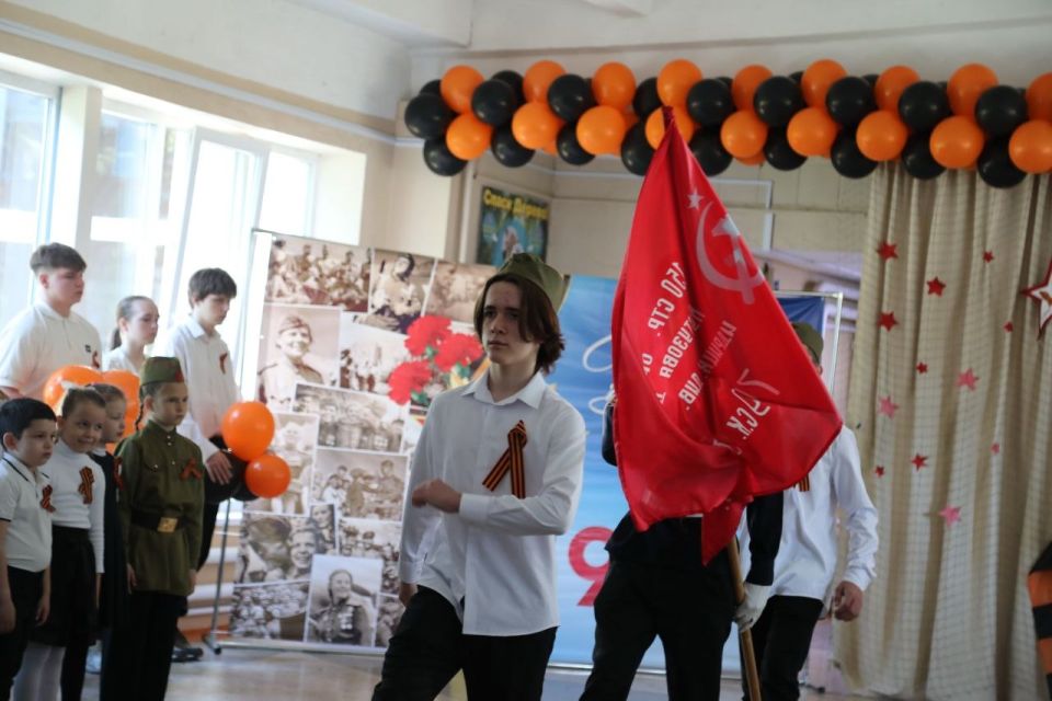 Галина Огнёва: Этим весенним майским утром выехала в МОУ «Изобильненская школа имени Э. У. Чалбаша», где прошла торжественная линейка, посвященная 81-й годовщине Великой Победы Галина Огнёва: Этим весенним майским утром выехала в МОУ «Изобильненская школа имени Э. У. Чалбаша», где прошла торжественная линейка, посвященная 81-й годовщине Великой Победы