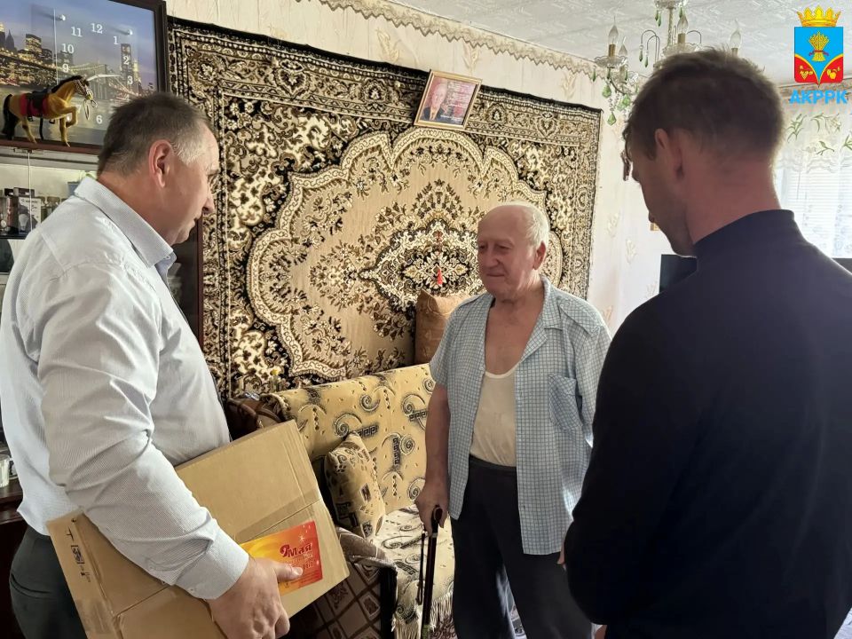 Василий Грабован: Мои заместители Виталий Кучин, Валерий Пожванюк и Элла Бастрыкина с глубоким уважением и благодарностью посетили тех, чьи судьбы неразрывно связаны с тяжелыми испытаниями Великой Отечественной войны: Василий Грабован: Мои заместители Виталий Кучин, Валерий Пожванюк и Элла Бастрыкина с глубоким уважением и благодарностью посетили тех, чьи судьбы неразрывно связаны с тяжелыми испытаниями Великой Отечественной войны:
