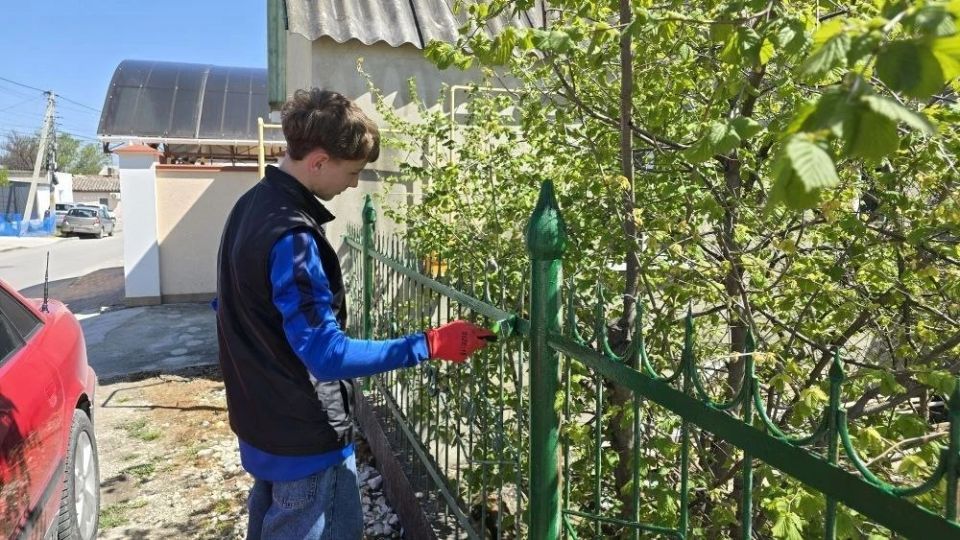 Накануне Дня Победы ребята из Движения Первых под руководством Татьяны Мороз совместно с местной Федерацией бокса навестили ветерана Великой Отечественной войны Кудуса Юнусова Накануне Дня Победы ребята из Движения Первых под руководством Татьяны Мороз совместно с местной Федерацией бокса навестили ветерана Великой Отечественной войны Кудуса Юнусова