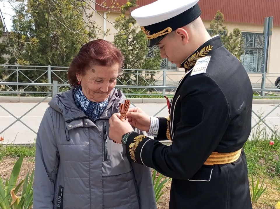 Активисты ученического самоуправления провели акцию «Георгиевская ленточка» в сёлах Джанкойского района Активисты ученического самоуправления провели акцию «Георгиевская ленточка» в сёлах Джанкойского района