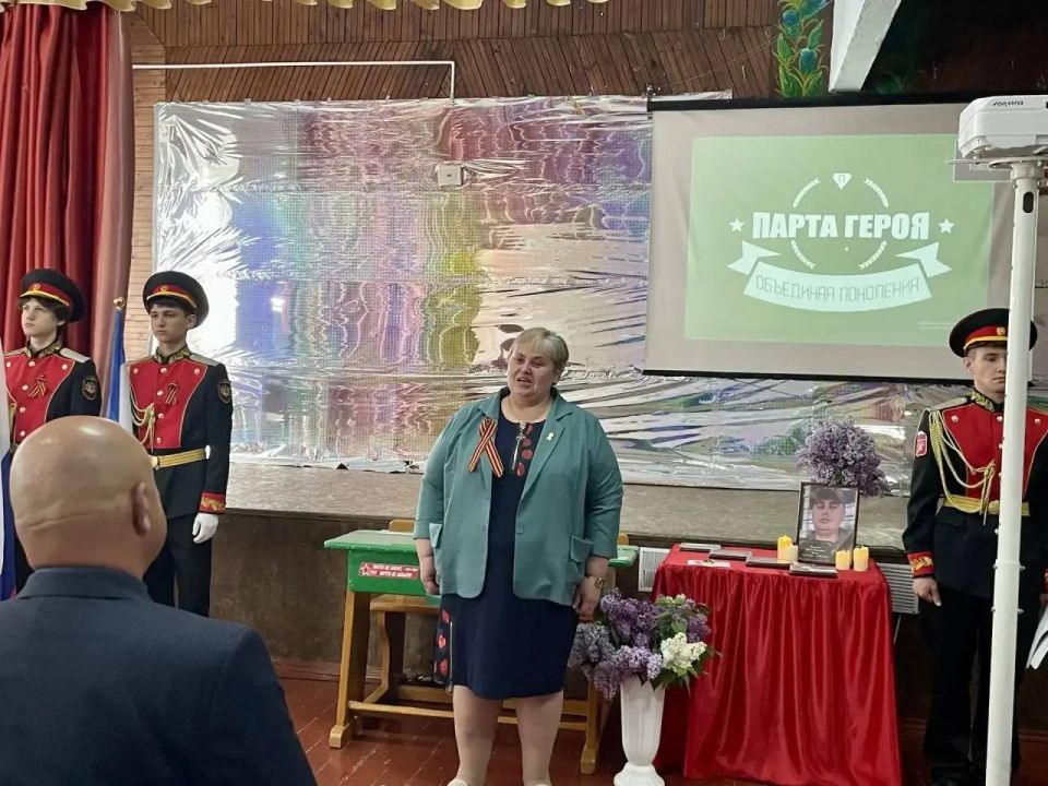Антон Кравец: Сегодня в Уваровской школе состоялось торжественное открытие «Парты Героя», посвящённой выпускнику учреждения, сержанта Бережному Сергею Николаевичу, погибшему при исполнении воинского долга Антон Кравец: Сегодня в Уваровской школе состоялось торжественное открытие «Парты Героя», посвящённой выпускнику учреждения, сержанта Бережному Сергею Николаевичу, погибшему при исполнении воинского долга