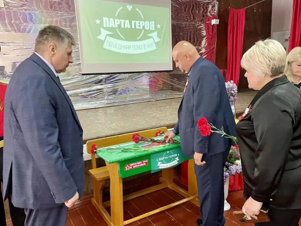 Антон Кравец: Сегодня в Уваровской школе состоялось торжественное открытие «Парты Героя», посвящённой выпускнику учреждения, сержанта Бережному Сергею Николаевичу, погибшему при исполнении воинского долга Антон Кравец: Сегодня в Уваровской школе состоялось торжественное открытие «Парты Героя», посвящённой выпускнику учреждения, сержанта Бережному Сергею Николаевичу, погибшему при исполнении воинского долга
