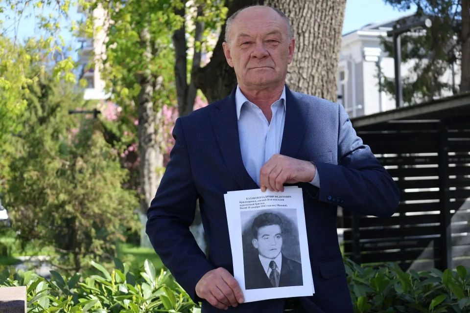 Члены общественного совета при МВД по Республике Крым продолжают участие во Всероссийском флешмобе «С нами Победа!», посвящённом 81й годовщине Победы в Великой Отечественной войне Члены общественного совета при МВД по Республике Крым продолжают участие во Всероссийском флешмобе «С нами Победа!», посвящённом 81й годовщине Победы в Великой Отечественной войне