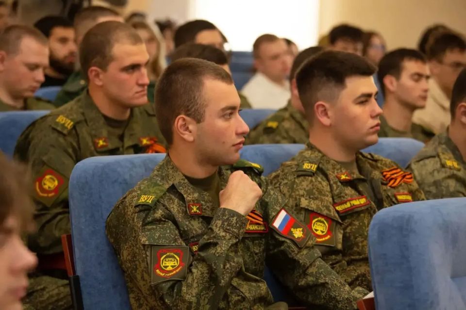 Герои России провели урок патриотизма для студентов Крымского филиала Российского государственного университета правосудия Герои России провели урок патриотизма для студентов Крымского филиала Российского государственного университета правосудия