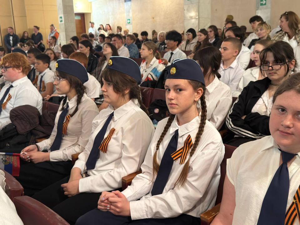 Антон Кравец: Сегодня в с.Михайловка состоялся торжественный концерт для учащихся, посвящённый Дню Великой Победы — «Песни Победы» Антон Кравец: Сегодня в с.Михайловка состоялся торжественный концерт для учащихся, посвящённый Дню Великой Победы — «Песни Победы»