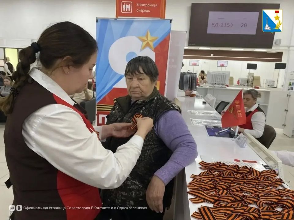 Более 500 севастопольцев распечатали портреты героев в МФЦ для «Бессмертного полка» Более 500 севастопольцев распечатали портреты героев в МФЦ для «Бессмертного полка»