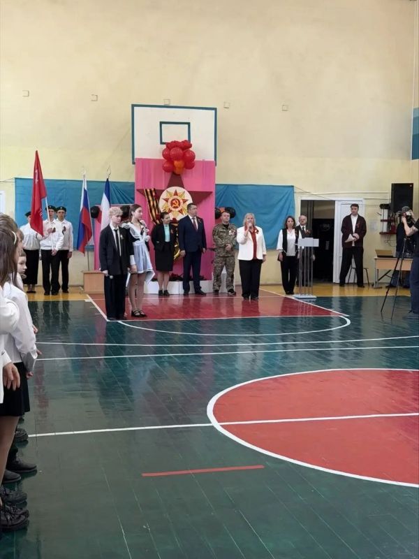 Галина Огнёва: Этим весенним майским утром выехала в МОУ «Изобильненская школа имени Э. У. Чалбаша», где прошла торжественная линейка, посвященная 81-й годовщине Великой Победы Галина Огнёва: Этим весенним майским утром выехала в МОУ «Изобильненская школа имени Э. У. Чалбаша», где прошла торжественная линейка, посвященная 81-й годовщине Великой Победы