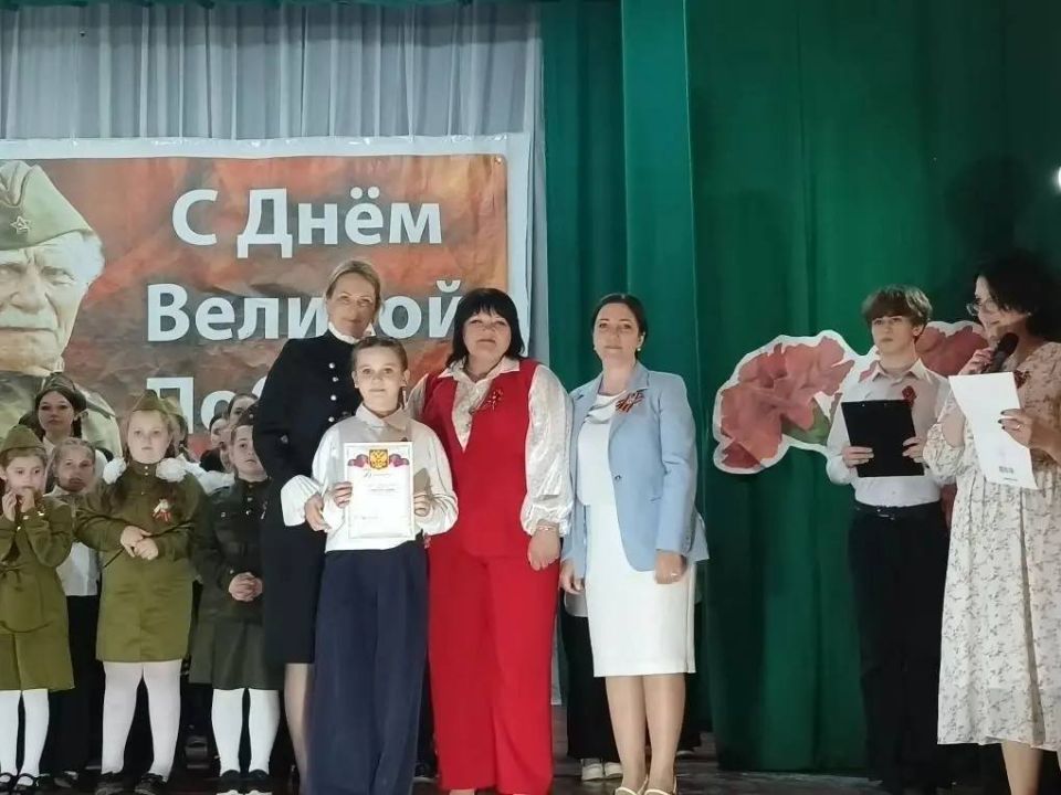 Антон Кравец: Сегодня в с.Михайловка состоялся торжественный концерт для учащихся, посвящённый Дню Великой Победы — «Песни Победы» Антон Кравец: Сегодня в с.Михайловка состоялся торжественный концерт для учащихся, посвящённый Дню Великой Победы — «Песни Победы»