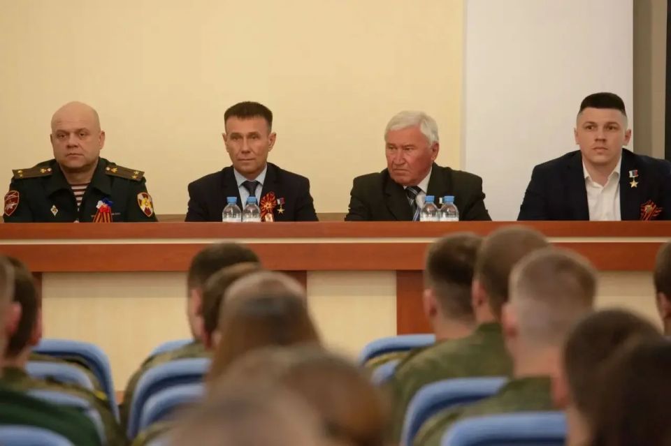 Герои России провели урок патриотизма для студентов Крымского филиала Российского государственного университета правосудия Герои России провели урок патриотизма для студентов Крымского филиала Российского государственного университета правосудия
