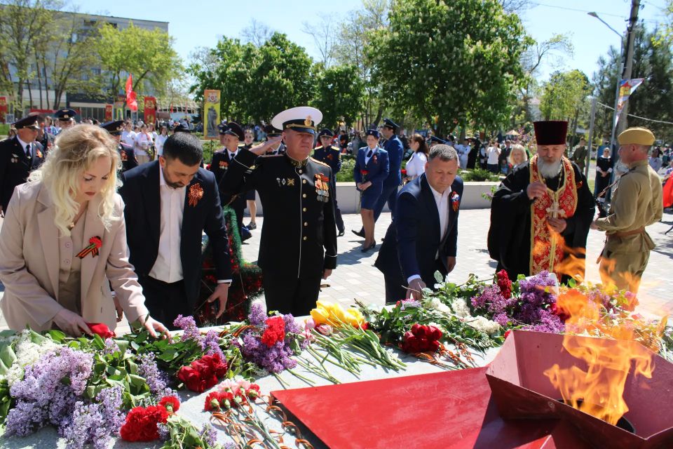 Сегодня, в 81-ю годовщину Великой Победы, у Обелиска Славы в посёлке Ленино состоялся торжественный митинг Сегодня, в 81-ю годовщину Великой Победы, у Обелиска Славы в посёлке Ленино состоялся торжественный митинг
