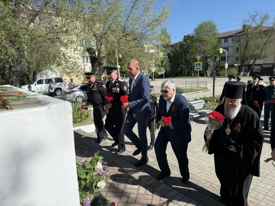9 мая – день, который объединяет всю страну в чувстве благодарности и глубочайшего уважения к героям, отстоявшим мир 9 мая – день, который объединяет всю страну в чувстве благодарности и глубочайшего уважения к героям, отстоявшим мир