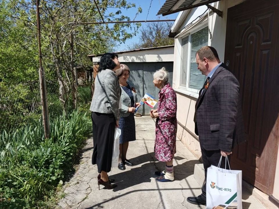 В Раздольненском районе поздравили тружеников тыла и узников концлагерей с 81-й годовщиной Великой Победы В Раздольненском районе поздравили тружеников тыла и узников концлагерей с 81-й годовщиной Великой Победы