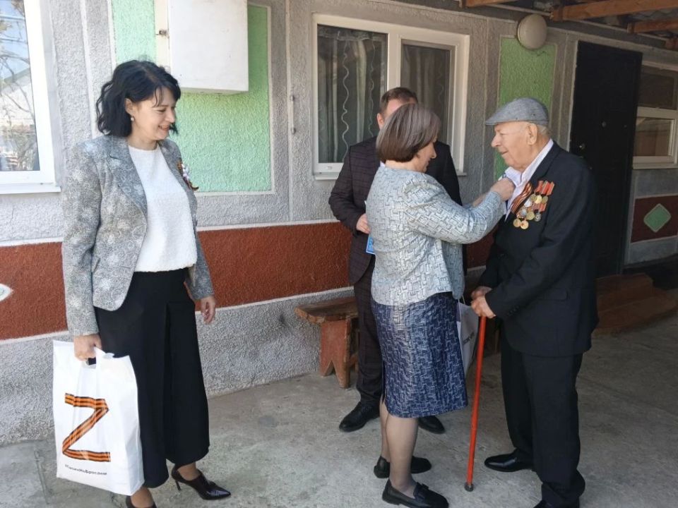 В Раздольненском районе поздравили тружеников тыла и узников концлагерей с 81-й годовщиной Великой Победы В Раздольненском районе поздравили тружеников тыла и узников концлагерей с 81-й годовщиной Великой Победы