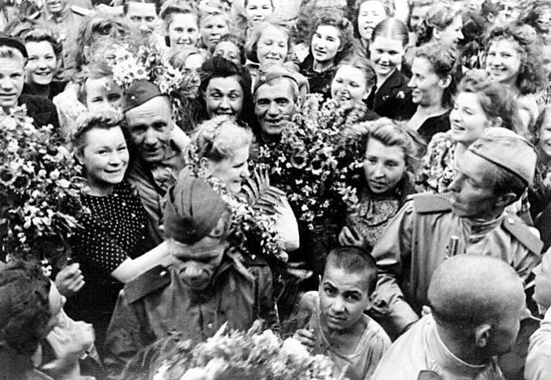 Сегодня мы отмечаем великий праздник – 81-ю годовщину Победы в Великой Отечественной войне Сегодня мы отмечаем великий праздник – 81-ю годовщину Победы в Великой Отечественной войне
