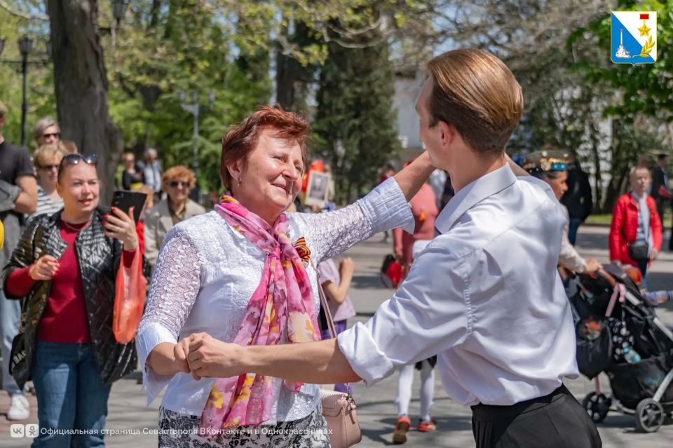 Делимся фотографиями. Сегодня наш фотограф Юлия Блоцкая работала в центре города Делимся фотографиями. Сегодня наш фотограф Юлия Блоцкая работала в центре города