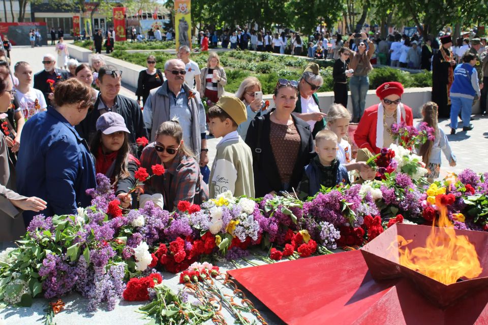 Сегодня, в 81-ю годовщину Великой Победы, у Обелиска Славы в посёлке Ленино состоялся торжественный митинг Сегодня, в 81-ю годовщину Великой Победы, у Обелиска Славы в посёлке Ленино состоялся торжественный митинг