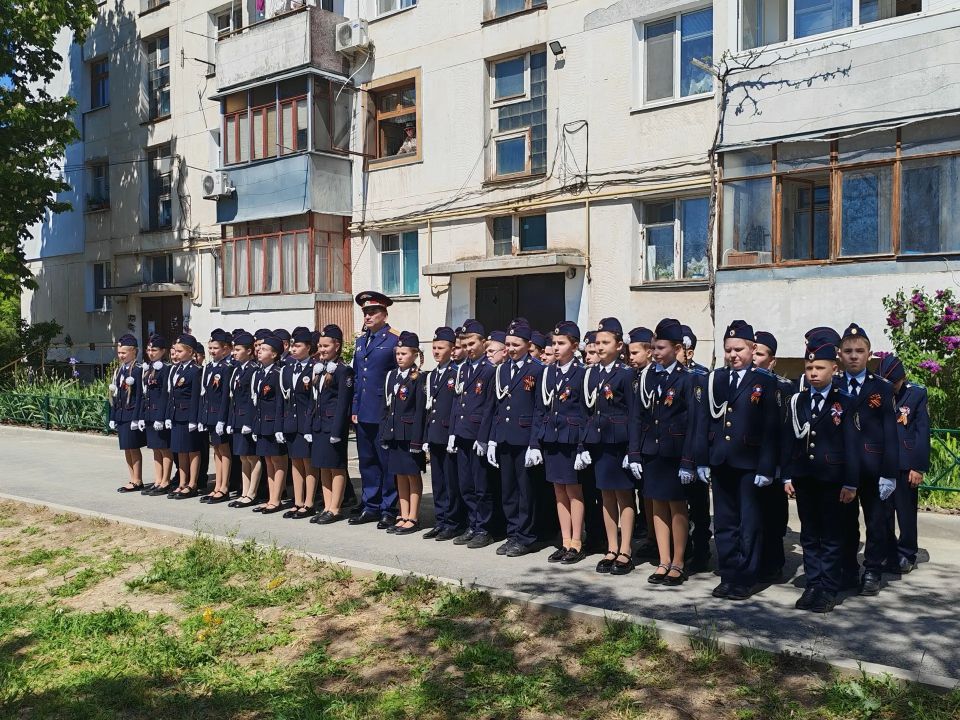 Офицеры и кадеты СК России поздравили ветерана Великой Отечественной войны из Симферополя Степана Михайловича Крайнюка с Днем Великой Победы и Днем рождения Офицеры и кадеты СК России поздравили ветерана Великой Отечественной войны из Симферополя Степана Михайловича Крайнюка с Днем Великой Победы и Днем рождения