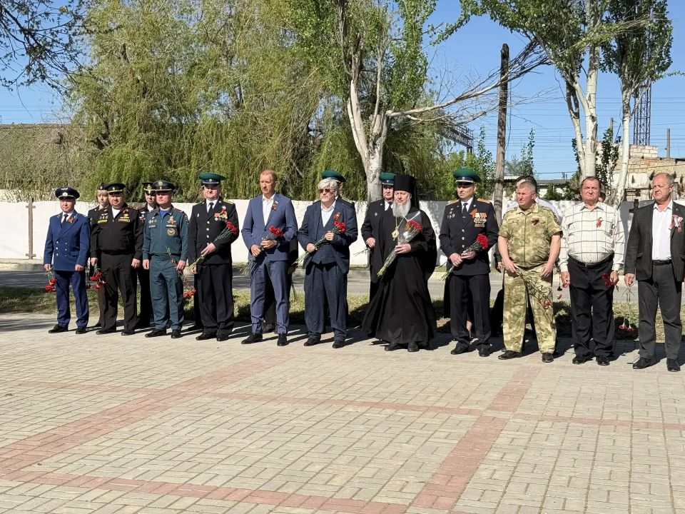 9 мая – день, который объединяет всю страну в чувстве благодарности и глубочайшего уважения к героям, отстоявшим мир 9 мая – день, который объединяет всю страну в чувстве благодарности и глубочайшего уважения к героям, отстоявшим мир