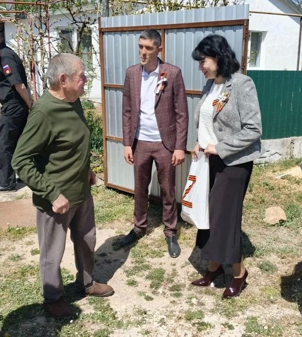 В Раздольненском районе поздравили тружеников тыла и узников концлагерей с 81-й годовщиной Великой Победы В Раздольненском районе поздравили тружеников тыла и узников концлагерей с 81-й годовщиной Великой Победы