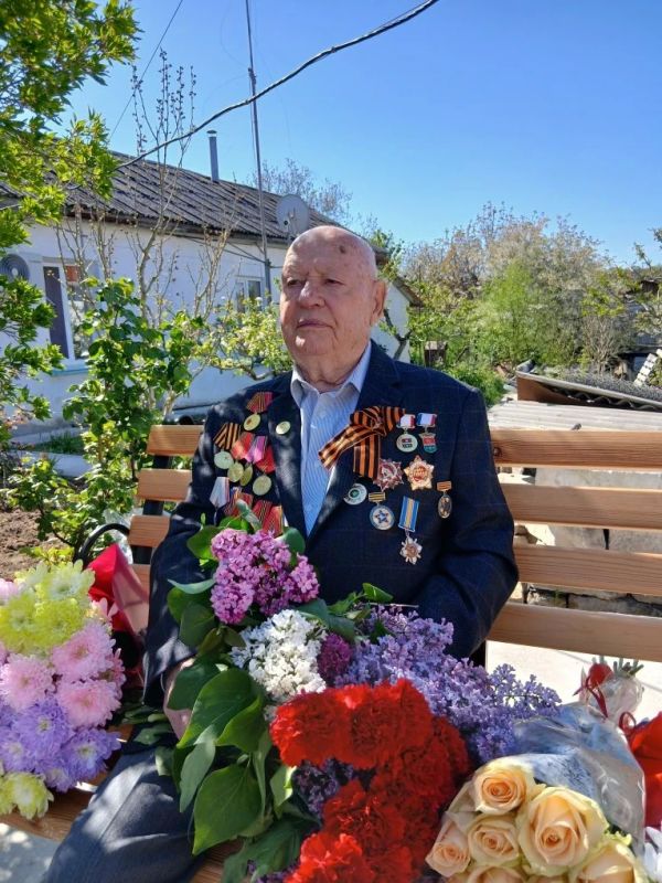 С Днём Победы принимал поздравления житель села Почтовое, участник Великой Отечественной войны Николай Тимофеевич Шевякин С Днём Победы принимал поздравления житель села Почтовое, участник Великой Отечественной войны Николай Тимофеевич Шевякин
