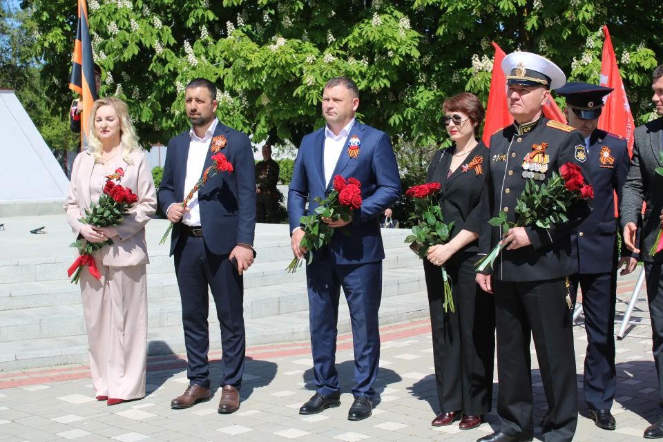 Сегодня, в 81-ю годовщину Великой Победы, у Обелиска Славы в посёлке Ленино состоялся торжественный митинг Сегодня, в 81-ю годовщину Великой Победы, у Обелиска Славы в посёлке Ленино состоялся торжественный митинг