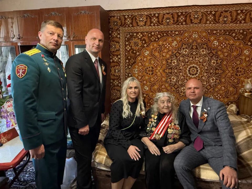 В Керчи, городе с героическим прошлым, сегодня чествуют ветеранов Великой Отечественной войны, участников боевых действий В Керчи, городе с героическим прошлым, сегодня чествуют ветеранов Великой Отечественной войны, участников боевых действий