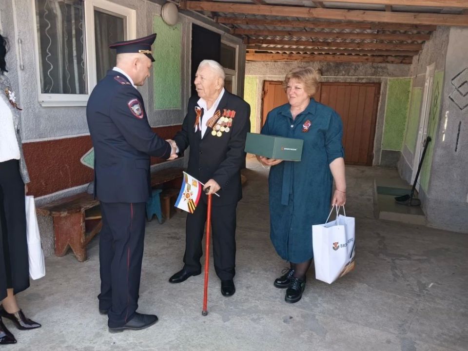 В Раздольненском районе поздравили тружеников тыла и узников концлагерей с 81-й годовщиной Великой Победы В Раздольненском районе поздравили тружеников тыла и узников концлагерей с 81-й годовщиной Великой Победы