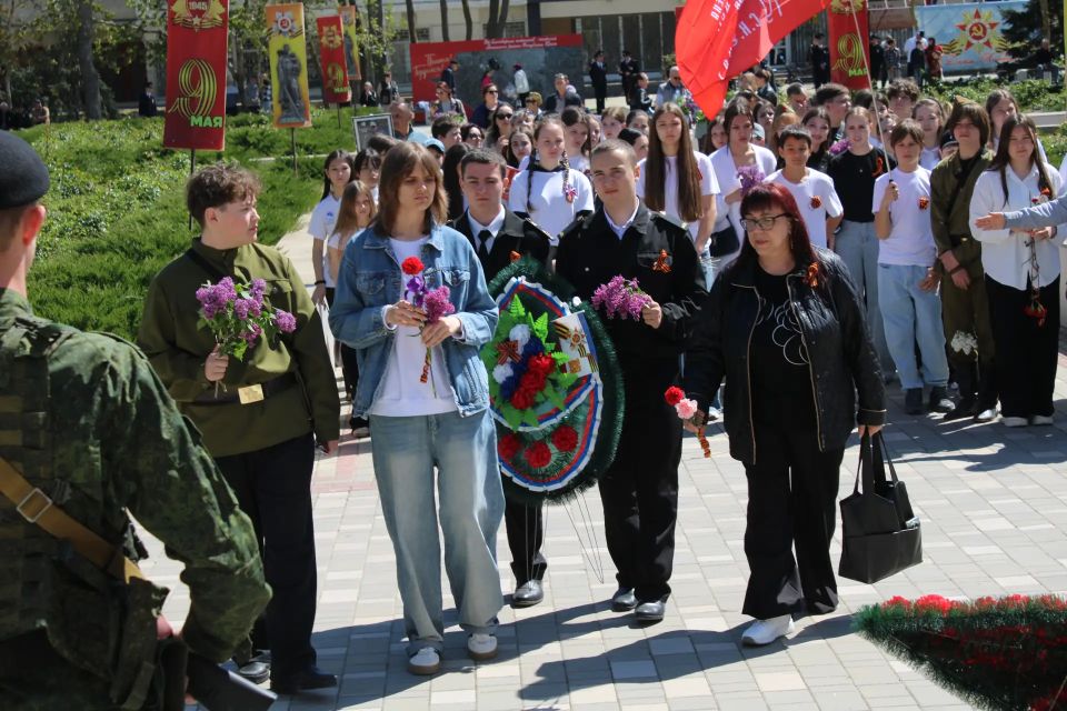 Сегодня, в 81-ю годовщину Великой Победы, у Обелиска Славы в посёлке Ленино состоялся торжественный митинг Сегодня, в 81-ю годовщину Великой Победы, у Обелиска Славы в посёлке Ленино состоялся торжественный митинг
