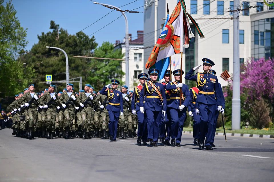 Минобороны России: В городе-герое Новороссийске прошел военный парад в честь 81-й годовщины Победы в Великой Отечественной войне Минобороны России: В городе-герое Новороссийске прошел военный парад в честь 81-й годовщины Победы в Великой Отечественной войне