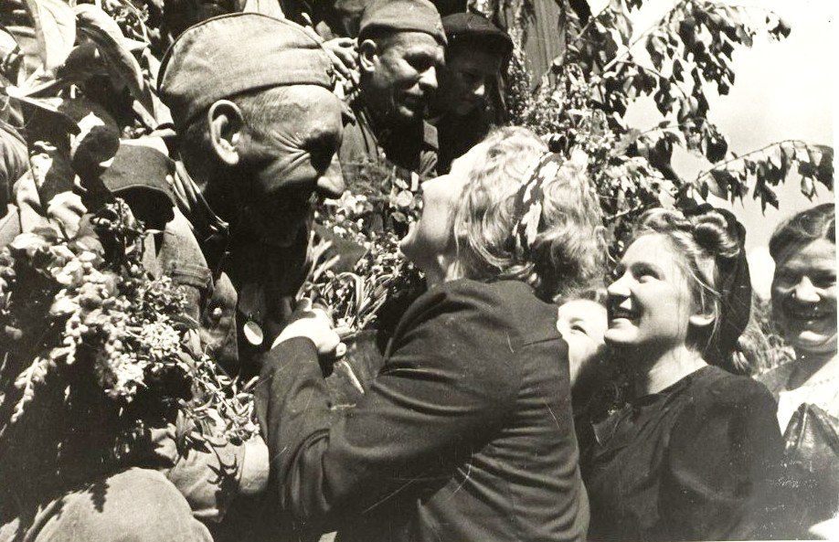 Сегодня мы отмечаем великий праздник – 81-ю годовщину Победы в Великой Отечественной войне Сегодня мы отмечаем великий праздник – 81-ю годовщину Победы в Великой Отечественной войне