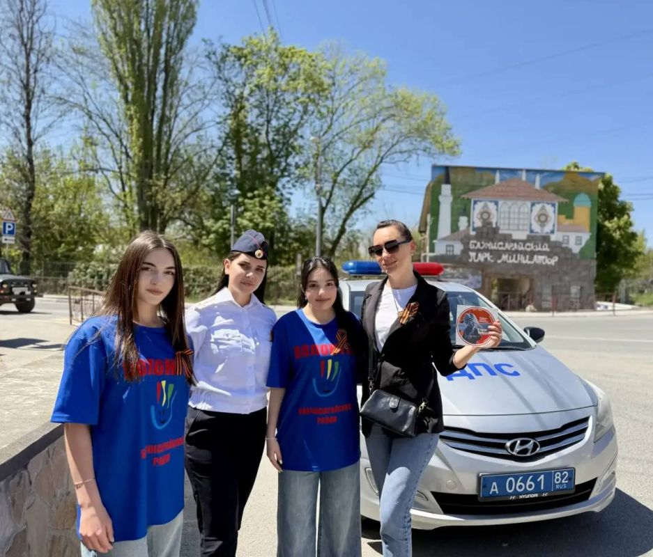 Сотрудники Госавтоинспекции Бахчисарайского района приняли участие в акции «Георгиевская ленточка» Сотрудники Госавтоинспекции Бахчисарайского района приняли участие в акции «Георгиевская ленточка»