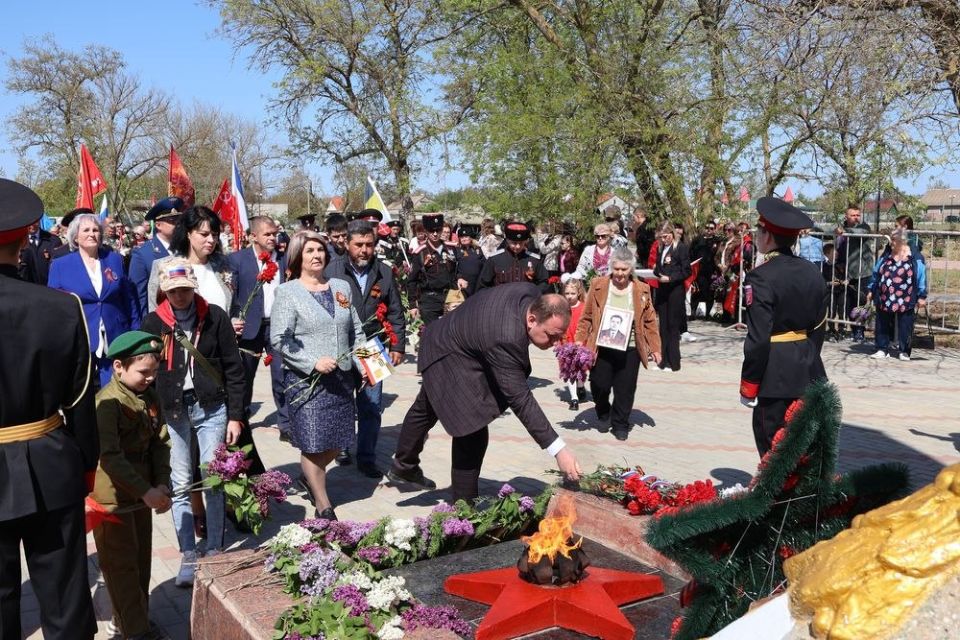 Денис Олейник: В продолжение празднования 81-й годовщины Победы в Великой Отечественной войне принял участие в торжественном мероприятии у Обелиска Славы в посёлке Раздольное Денис Олейник: В продолжение празднования 81-й годовщины Победы в Великой Отечественной войне принял участие в торжественном мероприятии у Обелиска Славы в посёлке Раздольное