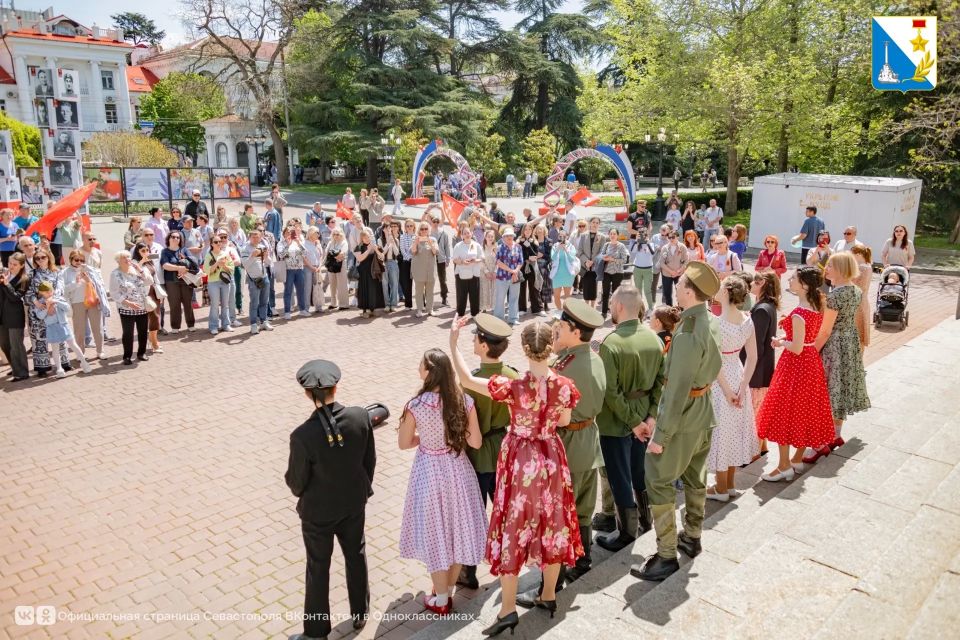 Делимся фотографиями. Сегодня наш фотограф Юлия Блоцкая работала в центре города Делимся фотографиями. Сегодня наш фотограф Юлия Блоцкая работала в центре города