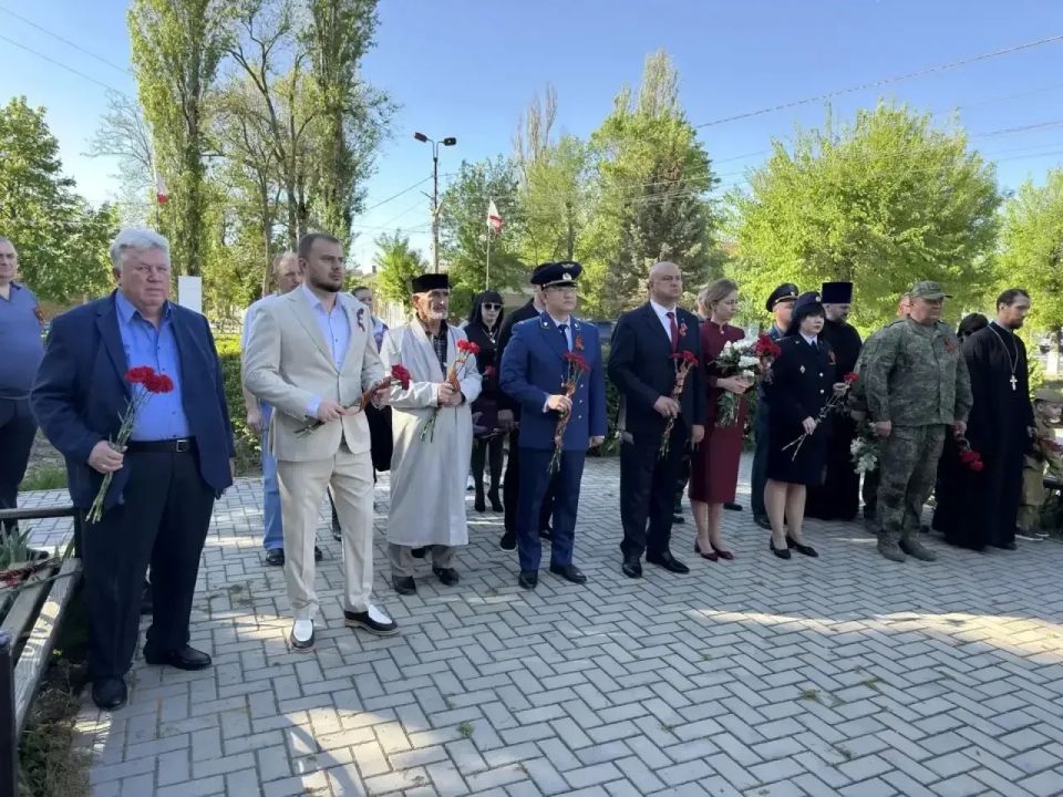 Работники прокуратур городов и районов во всех уголках Крыма принимают участие в торжественных мероприятиях, посвящённых 81-годовщине Великой Победы Работники прокуратур городов и районов во всех уголках Крыма принимают участие в торжественных мероприятиях, посвящённых 81-годовщине Великой Победы