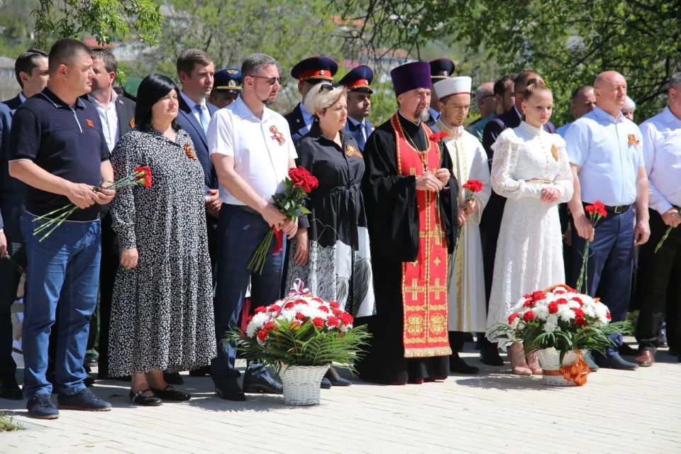 В Бахчисарае почтили память героев Великой Отечественной войны, воздав должное мужеству, стойкости и самоотверженности советских солдат В Бахчисарае почтили память героев Великой Отечественной войны, воздав должное мужеству, стойкости и самоотверженности советских солдат
