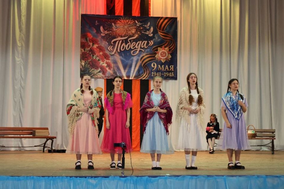 В Раздольненском РДК ярко и трогательно прошёл концерт «Салют и Слава Великой Победе» — в честь 81-й годовщины Победы В Раздольненском РДК ярко и трогательно прошёл концерт «Салют и Слава Великой Победе» — в честь 81-й годовщины Победы