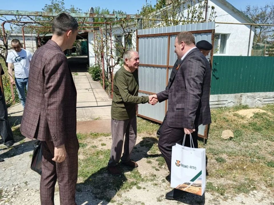 В Раздольненском районе поздравили тружеников тыла и узников концлагерей с 81-й годовщиной Великой Победы В Раздольненском районе поздравили тружеников тыла и узников концлагерей с 81-й годовщиной Великой Победы