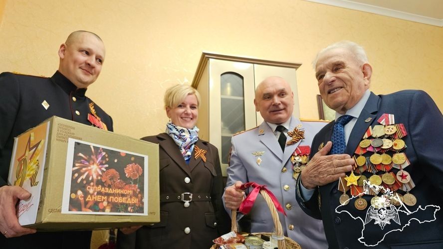 Росгвардейцы провели акцию «Парад у дома ветерана» в городе-герое Севастополе Росгвардейцы провели акцию «Парад у дома ветерана» в городе-герое Севастополе