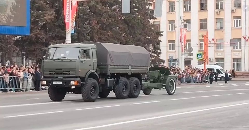 Парады Победы уже прошли в 11 городах России от Сахалина до Тюмени! Парады Победы уже прошли в 11 городах России от Сахалина до Тюмени!