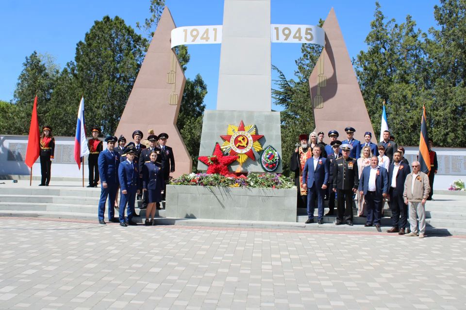 Сегодня, в 81-ю годовщину Великой Победы, у Обелиска Славы в посёлке Ленино состоялся торжественный митинг Сегодня, в 81-ю годовщину Великой Победы, у Обелиска Славы в посёлке Ленино состоялся торжественный митинг