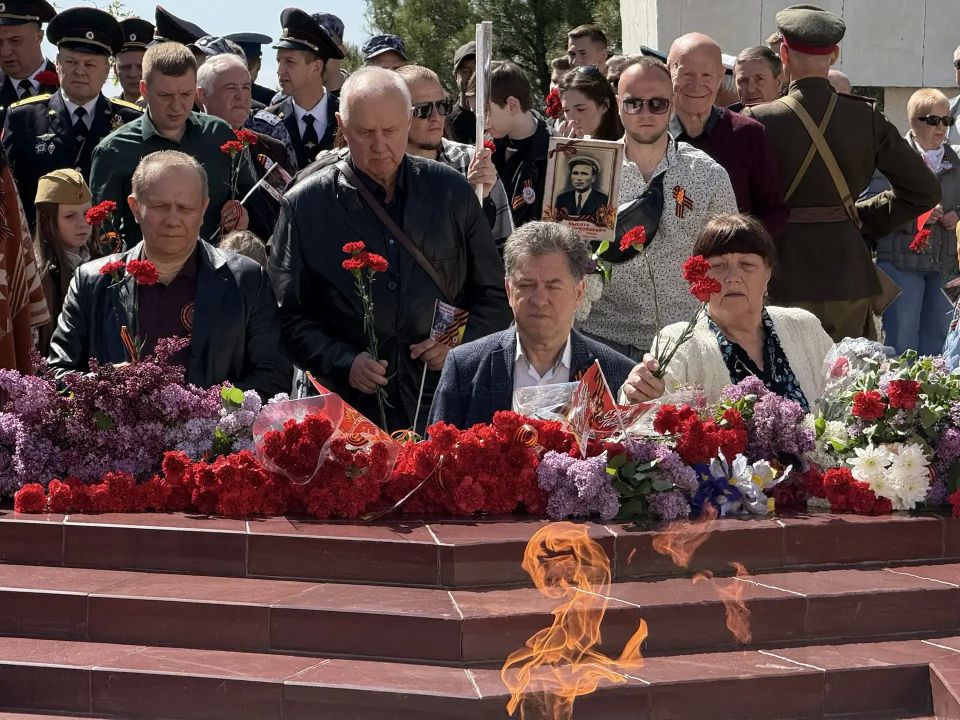 Янина Павленко: Традиционно на священном для всех нас Холме Славы возложили цветы к Вечному огню и памятным стелам Героям прошлого и настоящего Янина Павленко: Традиционно на священном для всех нас Холме Славы возложили цветы к Вечному огню и памятным стелам Героям прошлого и настоящего